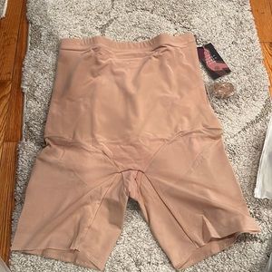 NWT Honeylove super power short color sand  size 3X
